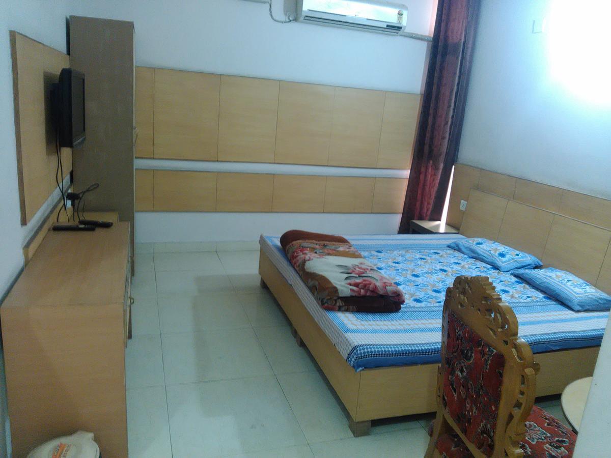 Hotel Palace Hoshiarpur Exterior foto